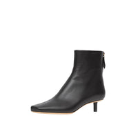 BLACK Bottines sculpturales à talon kitten heel en cuir d'agneau