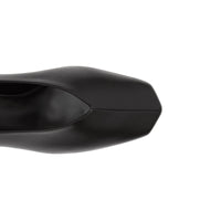 BLACK Escarpins sculpturaux à talon kitten heel en cuir d'agneau