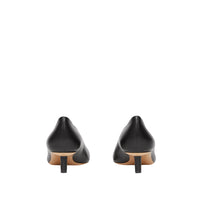 BLACK Escarpins sculpturaux à talon kitten heel en cuir d'agneau