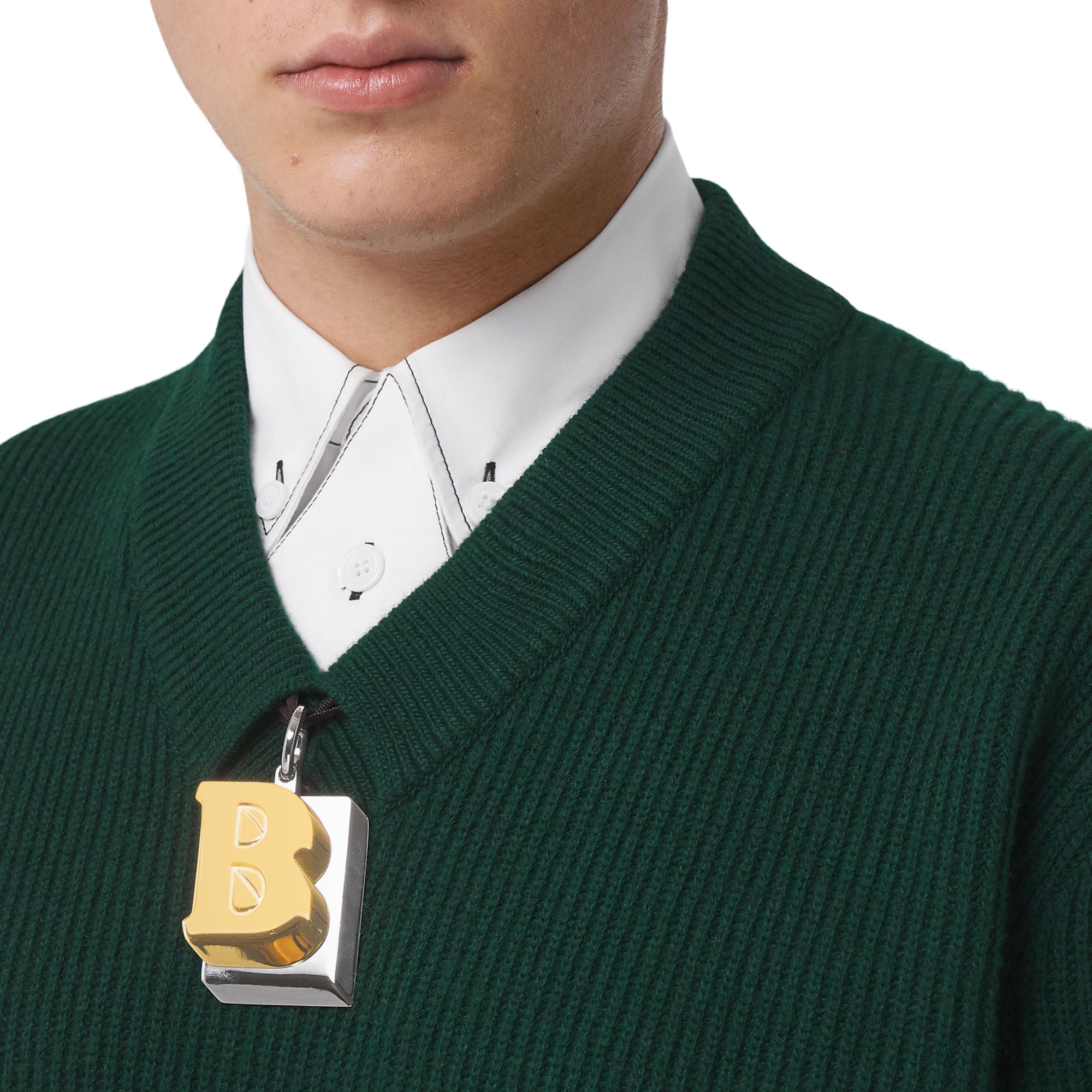 ALPINE GREEN Pull en V en laine avec lettre