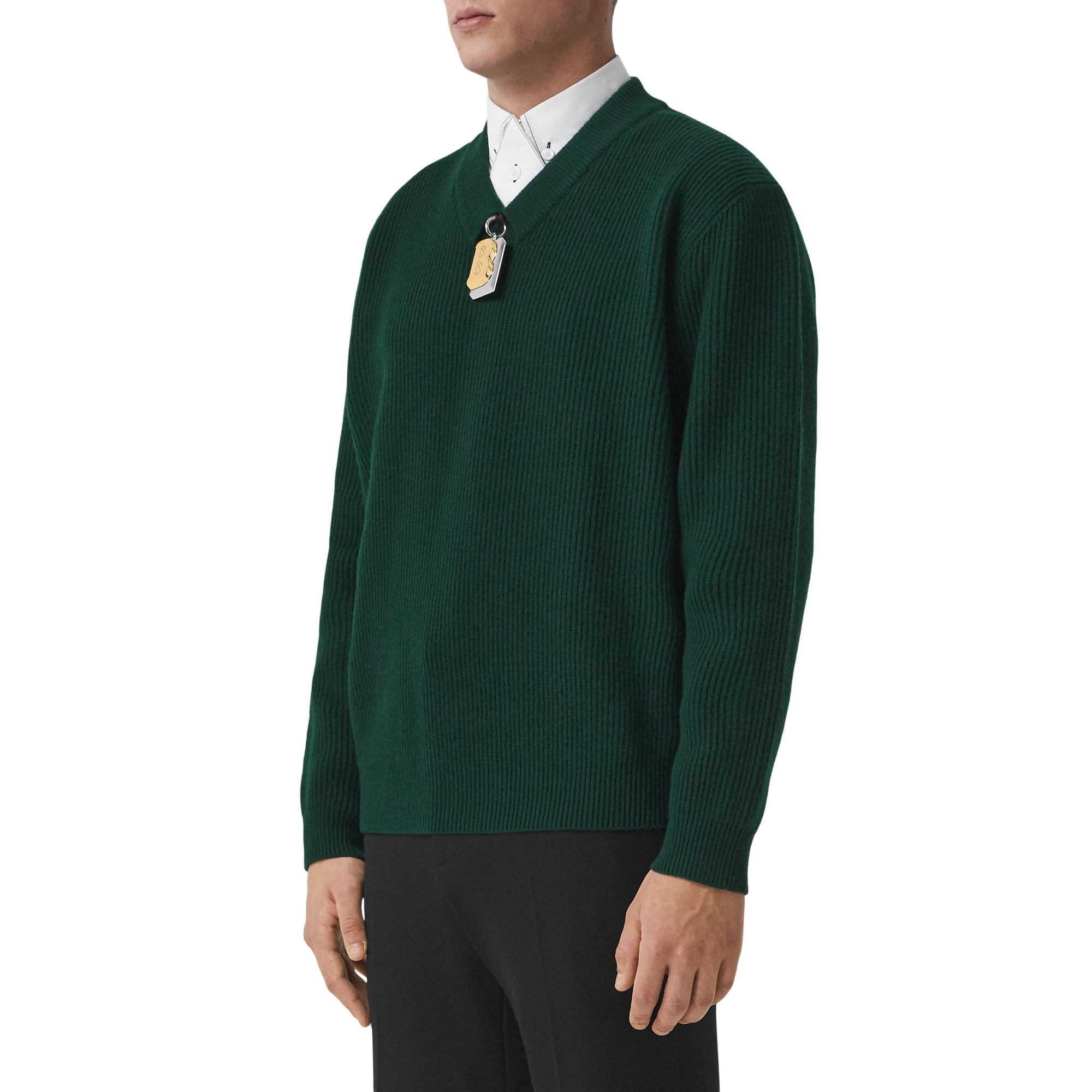 ALPINE GREEN Pull en V en laine avec lettre
