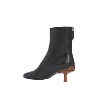 BLACK/CHESTNUT Bottines à talon kitten heel en cuir d'agneau