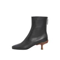 BLACK/CHESTNUT Bottines à talon kitten heel en cuir d'agneau