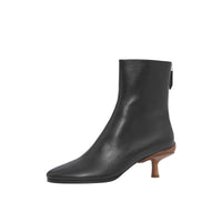 BLACK/CHESTNUT Bottines à talon kitten heel en cuir d'agneau