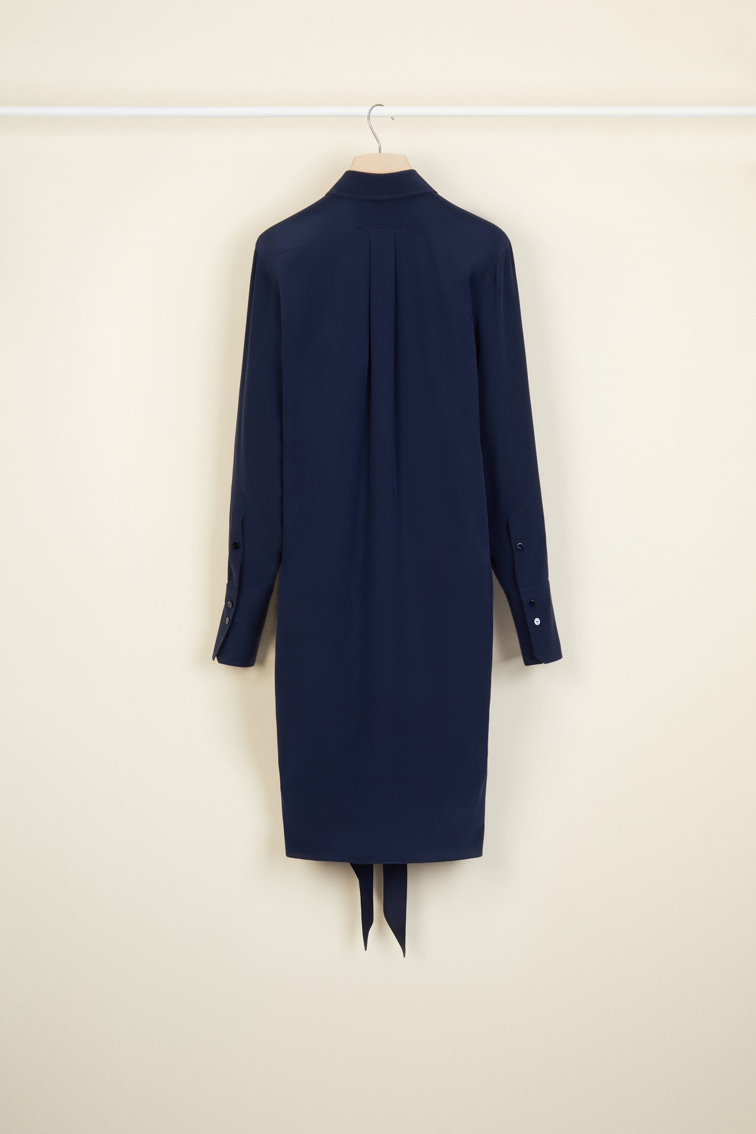Robe chemise courte en soie à col lavallière - Bleu Marine