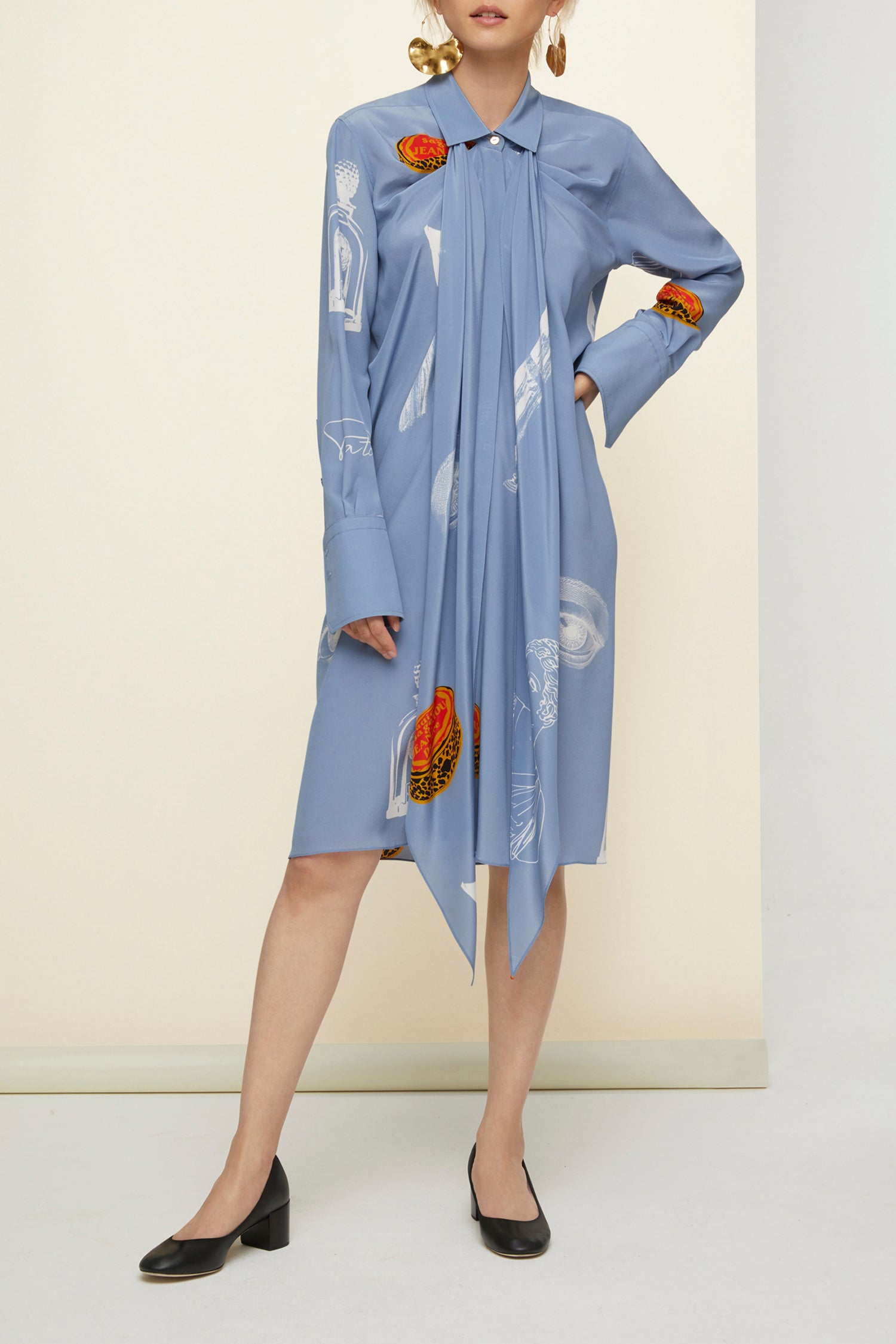 Robe chemise courte en soie imprimée à col lavallière - Riddle