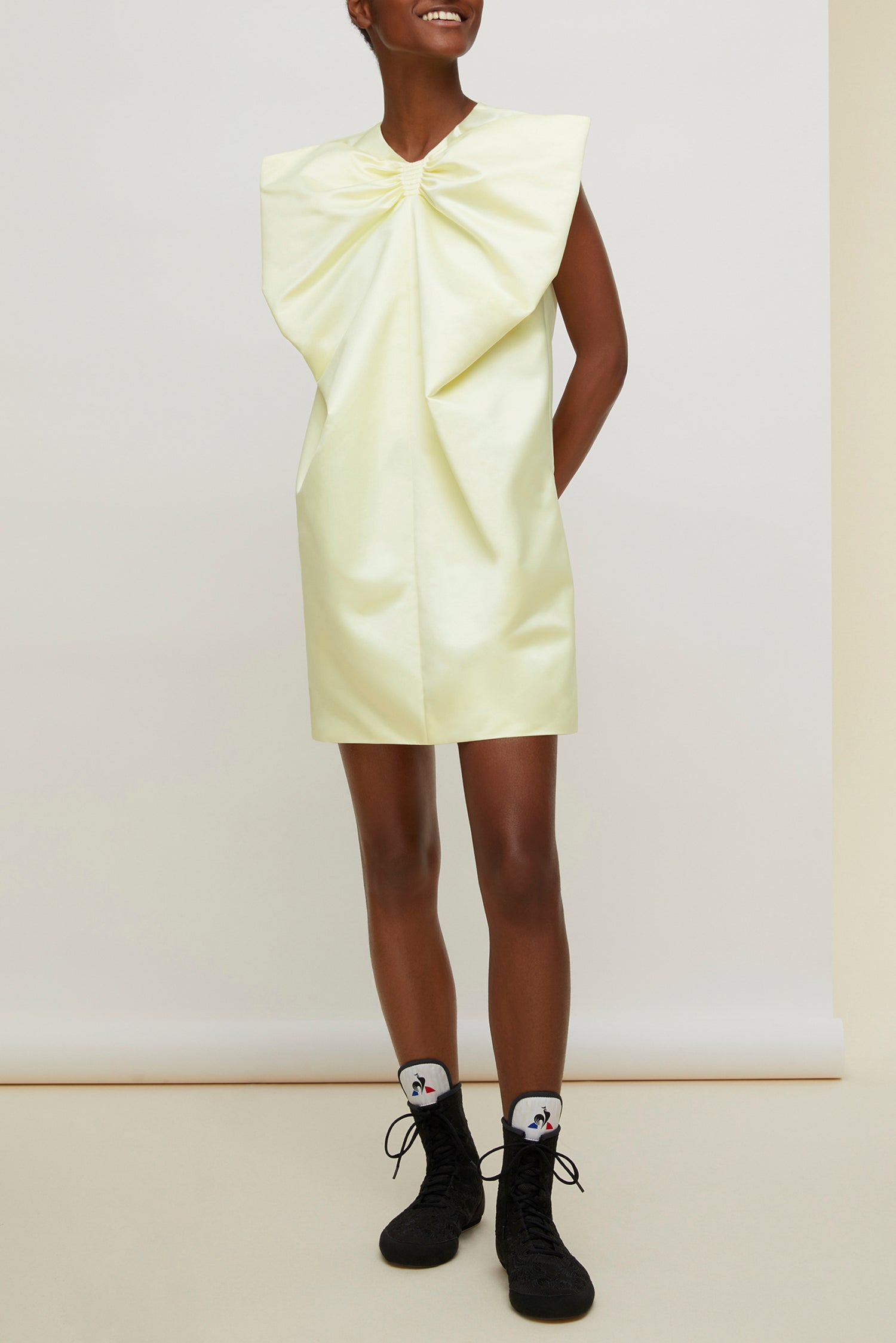 Robe en satin à maxi noeud - Jaune