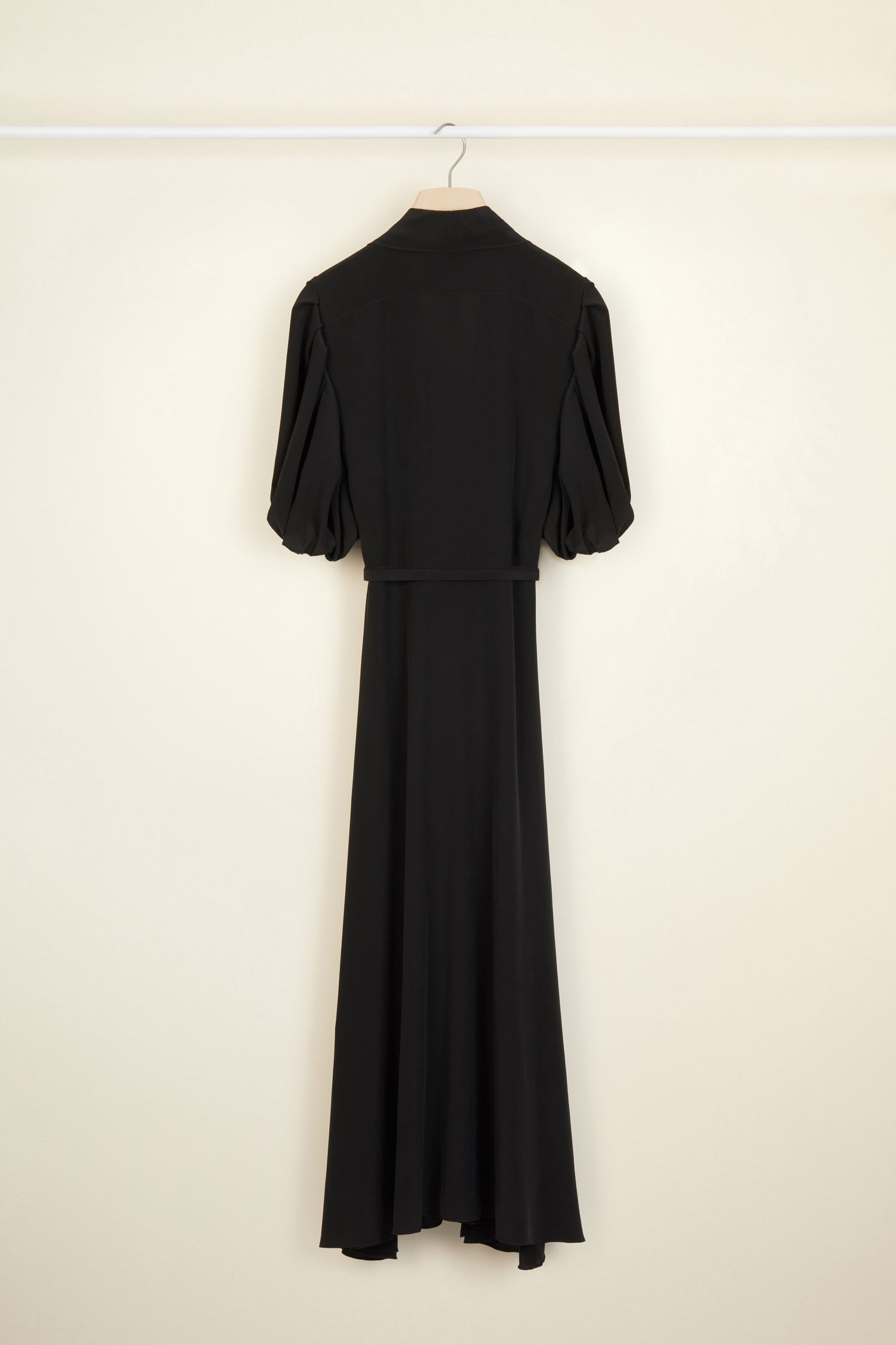 Robe chemise en soie à col drapé - Noir