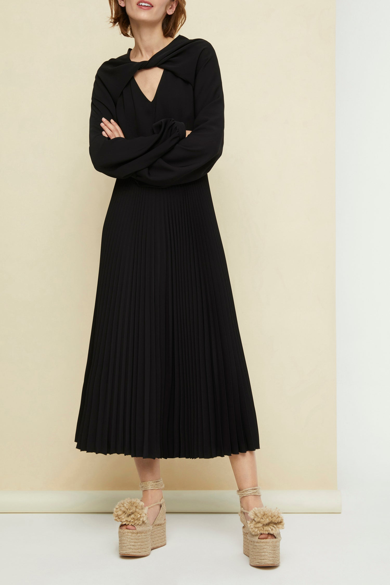 Robe midi plissée à col twist - Noir