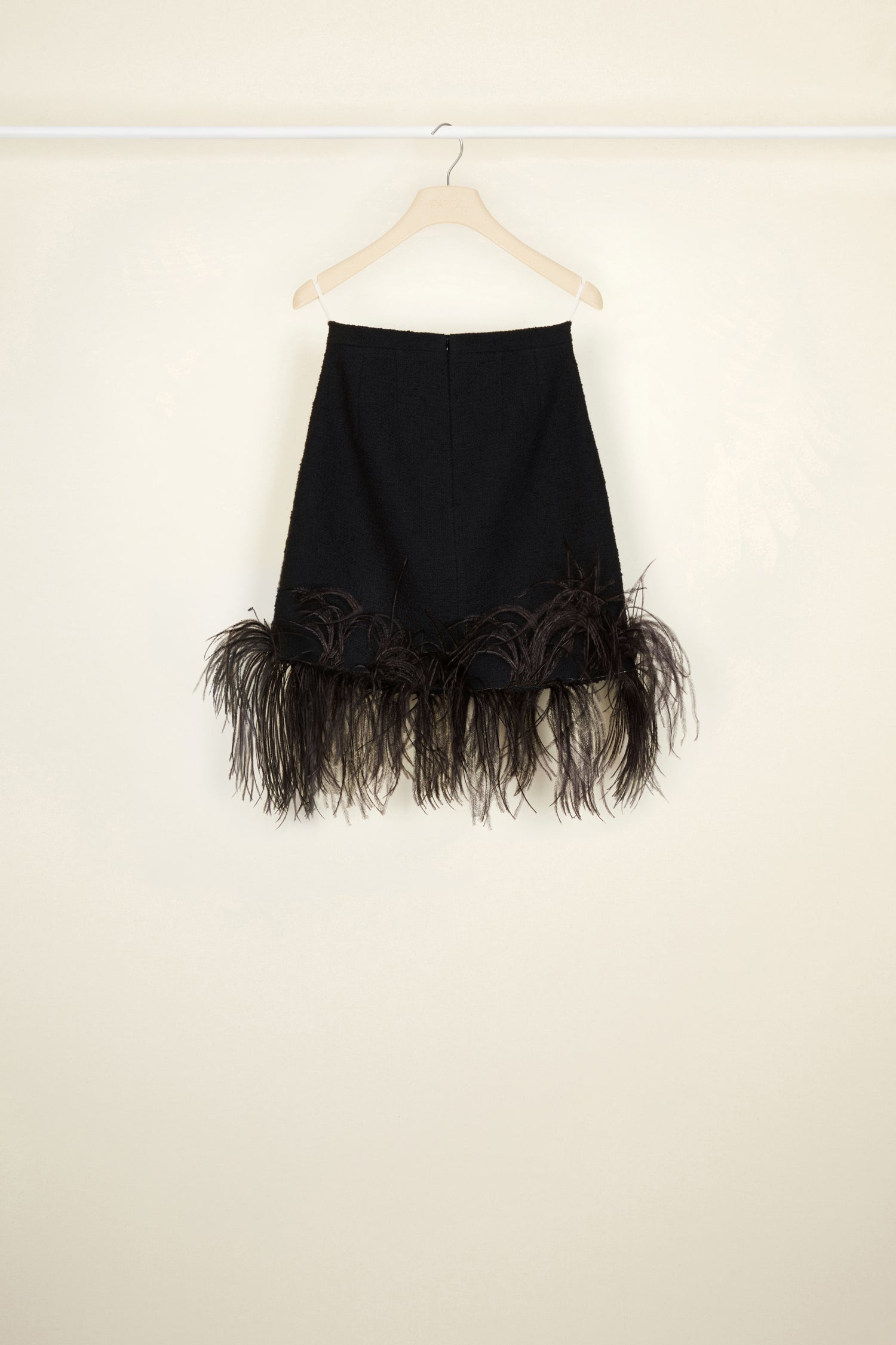 Jupe courte en tweed à plumes - Noir