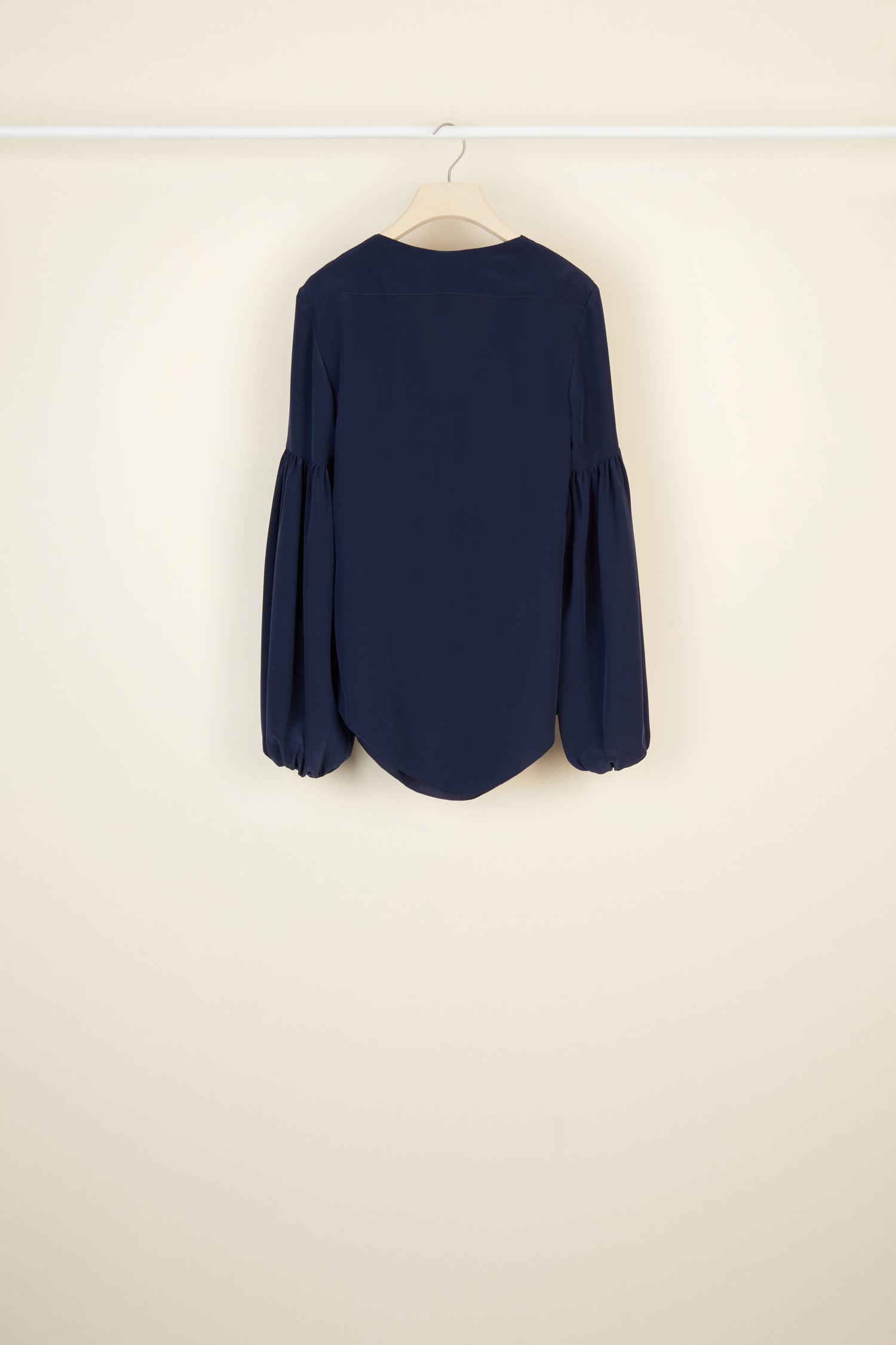 Blouse en soie à manches bouffantes - Bleu Marine