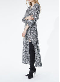 Robe Zanaka - White