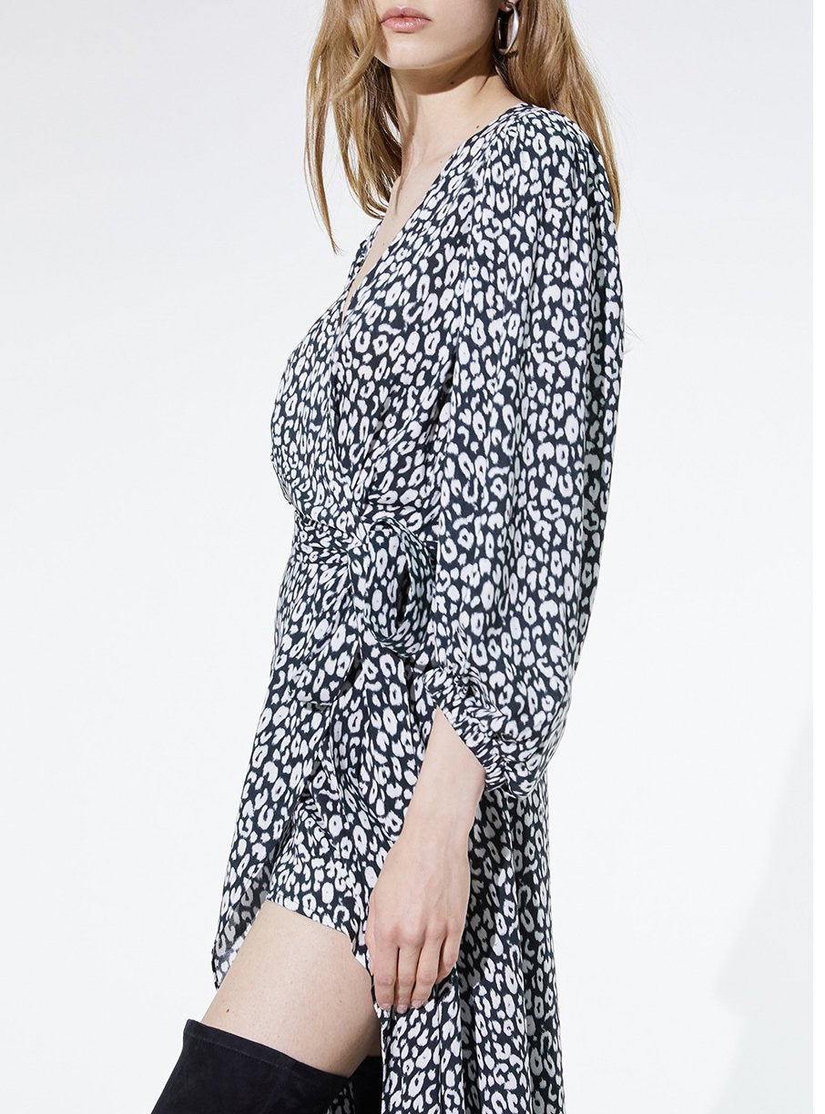 Robe Zanaka - White